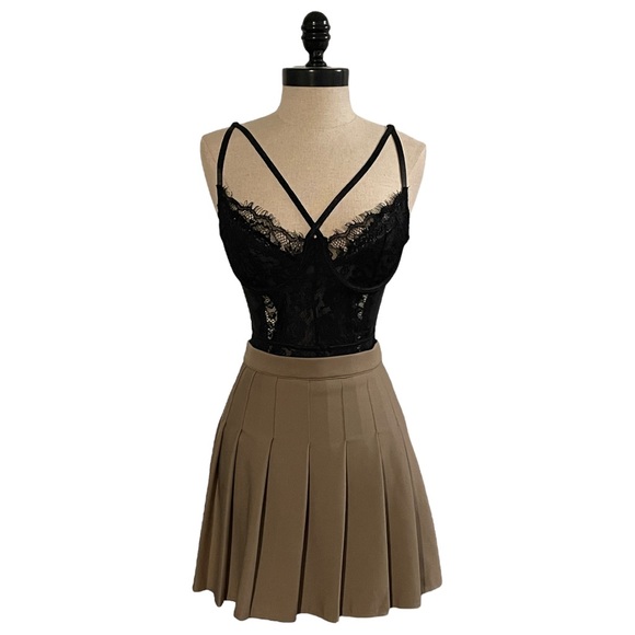 Halara 2-in-1 Siren Tennis Skirt - Tan - Pleated - Excellent Used Condition - Picture 2 of 8